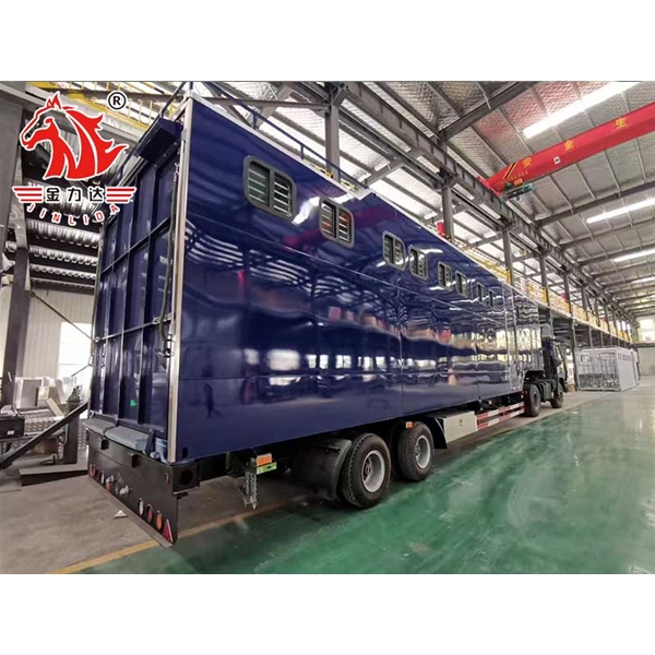 山东货箱式运马车